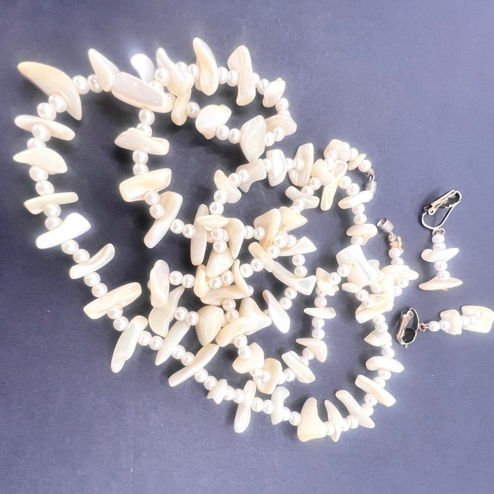 Vtg MOP Chip Necklace Clip Earrings Set‎ Natural Polished Iridescent Creamy